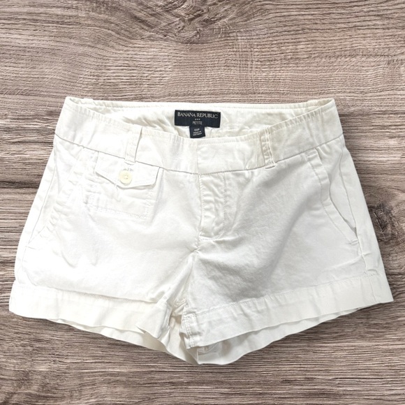 Banana Republic Pants - Banana Republic white shorts cotton with spandex, sz 00 petite,